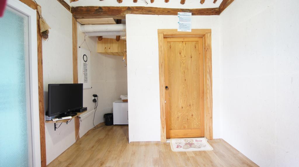 1928 Suimmaru Hanok Guesthouse Jeonju Room photo