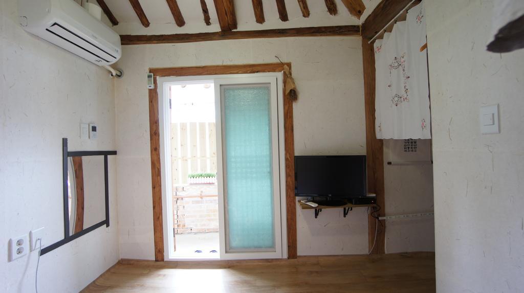 1928 Suimmaru Hanok Guesthouse Jeonju Room photo
